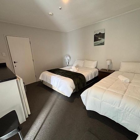 Leopard Hotel Waipukurau Bagian luar foto