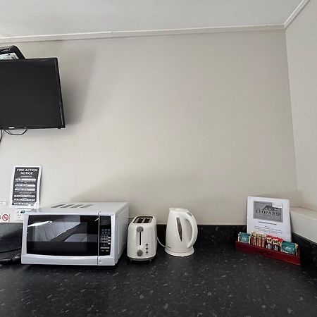 Leopard Hotel Waipukurau Bagian luar foto