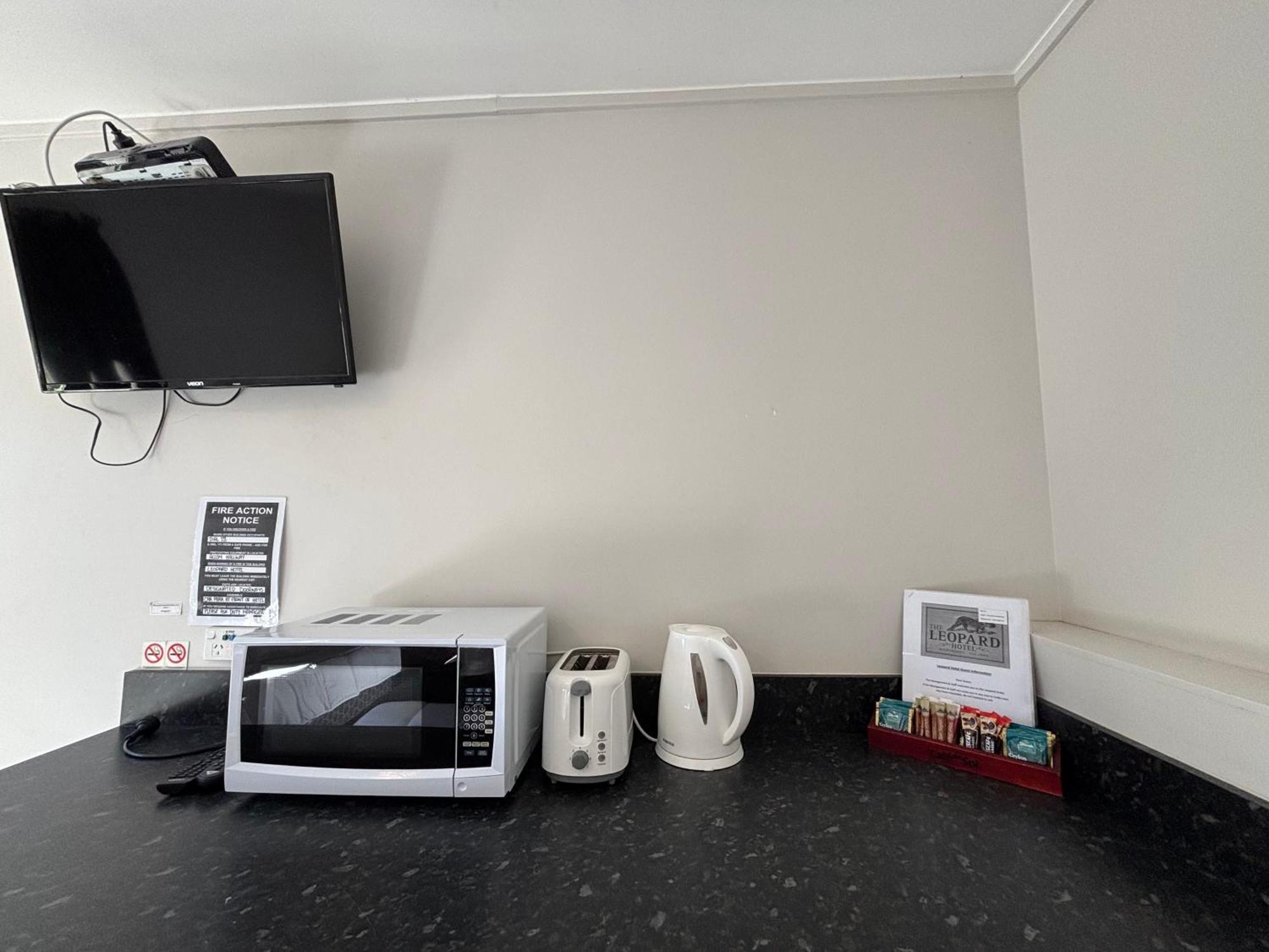 Leopard Hotel Waipukurau Bagian luar foto