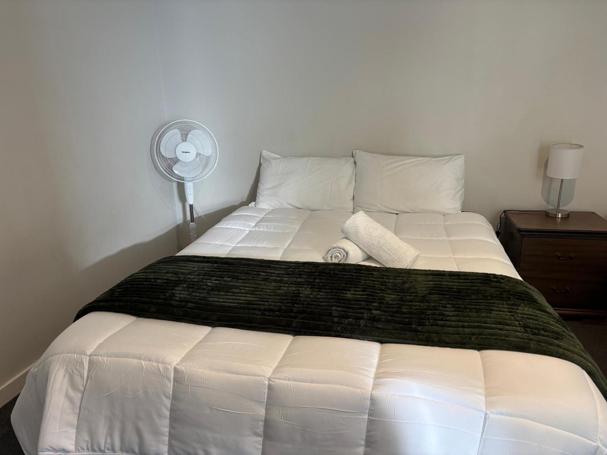 Leopard Hotel Waipukurau Bagian luar foto